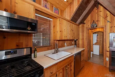295 Sunset Drive, Lake Arrowhead, CA 92352 - Photo 19