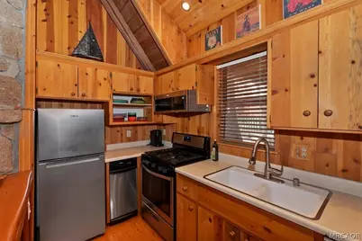 295 Sunset Drive, Lake Arrowhead, CA 92352 - Photo 15