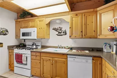 195 Vista Lane, Sugarloaf, CA 92386 - Photo 13