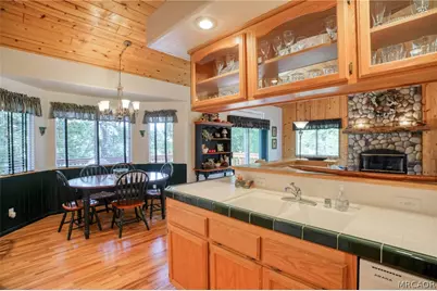 196 B Lane, Lake Arrowhead, CA 92352 - Photo 13