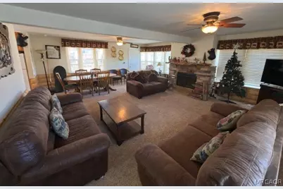 32983 Canyon Drive, Green Valley Lake, CA 92341 - Photo 13