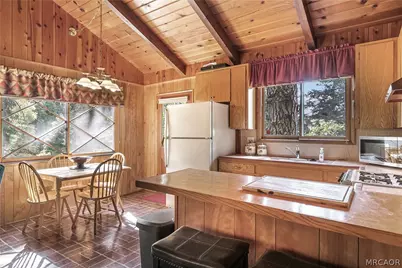 748 Lake Drive, Lake Arrowhead, CA 92352 - Photo 5