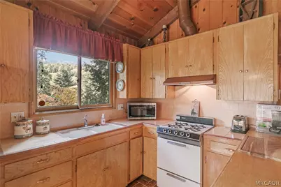 748 Lake Drive, Lake Arrowhead, CA 92352 - Photo 3