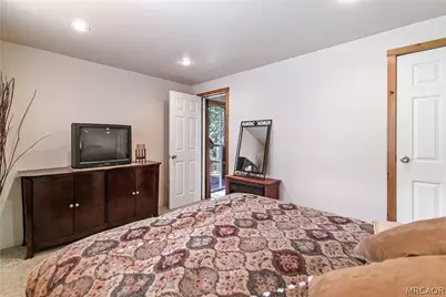 748 Lake Drive, Lake Arrowhead, CA 92352 - Photo 13