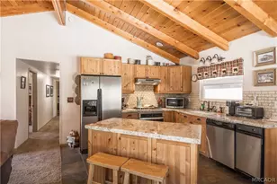 696 Lupin Ln, Big Bear Lake, CA 92315 - Photo 9