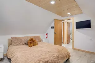 298 Maple Ln, Sugarloaf, CA 92386 - Photo 9