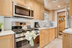 298 Maple Ln, Sugarloaf, CA 92386 - Photo 5
