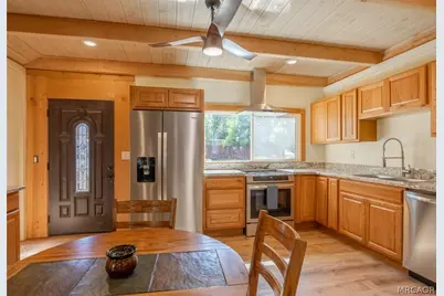 39961 Lakeview Drive, Big Bear Lake, CA 92315 - Photo 9