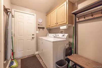 1035 W Fairway Boulevard, Big Bear City, CA 92314 - Photo 25