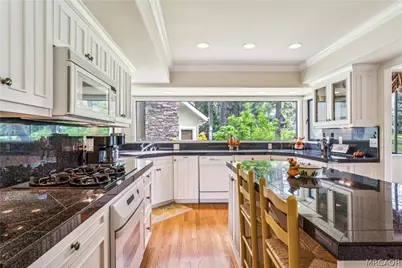 653 Brentwood Drive, Lake Arrowhead, CA 92352 - Photo 3
