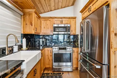 590 Arrowhead Villa Road, Lake Arrowhead, CA 92352 - Photo 7