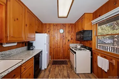 1012 E Country Club Boulevard, Big Bear City, CA 92314 - Photo 21