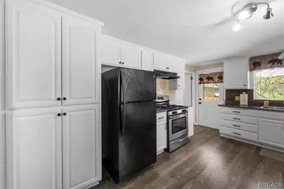 1017 W Rainbow Blvd Boulevard, Big Bear City, CA 92314 - Photo 9