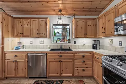 525 E Angeles Boulevard, Big Bear City, CA 92314 - Photo 11
