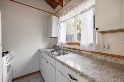 315 San Bernardino Drive, Sugarloaf, CA 92386 - Photo 7