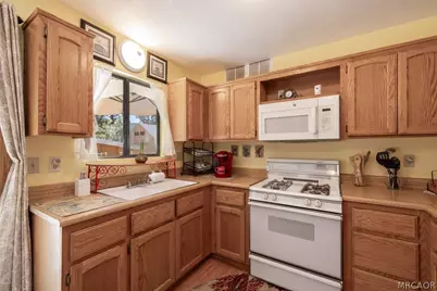 952 D Lane, Big Bear City, CA 92314 - Photo 11
