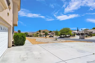16245 Ridge View Drive, Apple Valley, CA 92307 - Photo 9