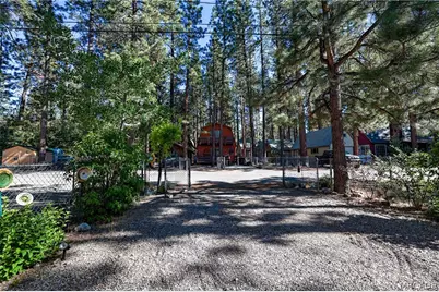 1015 W Sherwood Boulevard, Big Bear City, CA 92314 - Photo 7