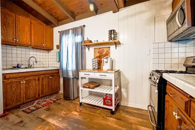 1015 W Sherwood Boulevard, Big Bear City, CA 92314 - Photo 11