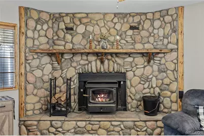 904 E Fairway Boulevard, Big Bear City, CA 92314 - Photo 11