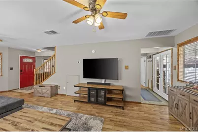 904 E Fairway Boulevard, Big Bear City, CA 92314 - Photo 13