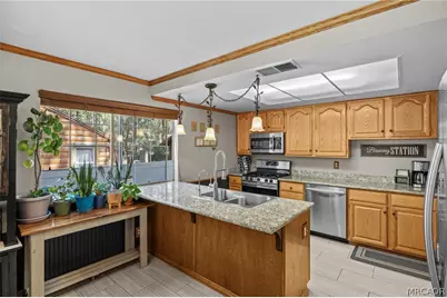 904 E Fairway Boulevard, Big Bear City, CA 92314 - Photo 15