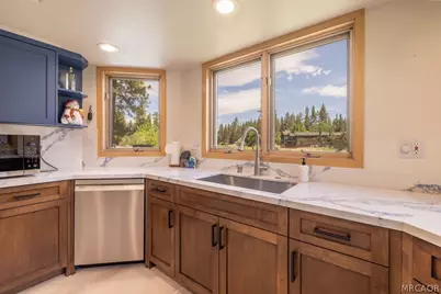 40034 Lakeview Drive, Big Bear Lake, CA 92315 - Photo 11