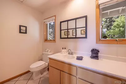 40034 Lakeview Drive, Big Bear Lake, CA 92315 - Photo 23