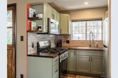 901 & 903 W Rainbow Boulevard, Big Bear City, CA 92314 - Photo 11