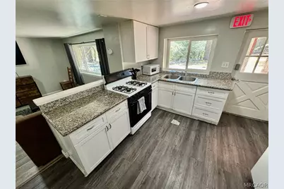 32075 Hilltop Drive, Running Springs, CA 92382 - Photo 11