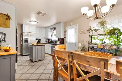 108 W Desert View Drive, Barstow, CA 92311 - Photo 11