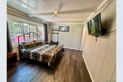 32075 Hilltop Drive, Running Springs, CA 92382 - Photo 15