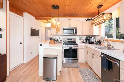 108 E Rainbow Boulevard, Big Bear City, CA 92314 - Photo 11
