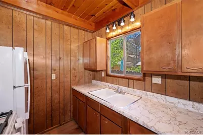 530 W Sherwood Boulevard, Big Bear City, CA 92314 - Photo 11