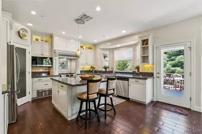 468 S Cumberland Drive, Lake Arrowhead, CA 92352 - Photo 3
