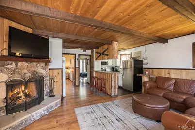 526 W Aeroplane Boulevard, Big Bear City, CA 92314 - Photo 15