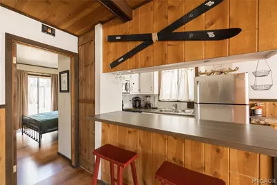 526 W Aeroplane Boulevard, Big Bear City, CA 92314 - Photo 9