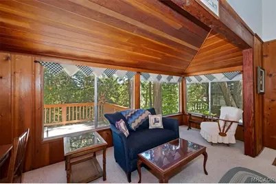 563 E Victoria Court, Lake Arrowhead, CA 92352 - Photo 9
