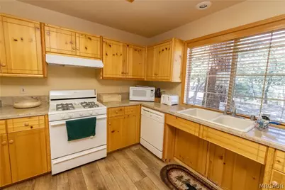 617 Villa Grove Avenue, Big Bear City, CA 92314 - Photo 11