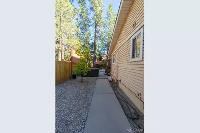 436 E Fairway Boulevard, Big Bear City, CA 92314 - Photo 15