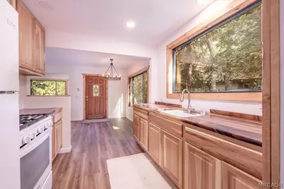 380 Dolly Varden Drive, Lake Arrowhead, CA 92352 - Photo 17
