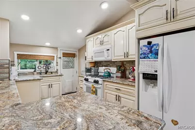 1557 Edge Cliff Drive, Lake Arrowhead, CA 92352 - Photo 13