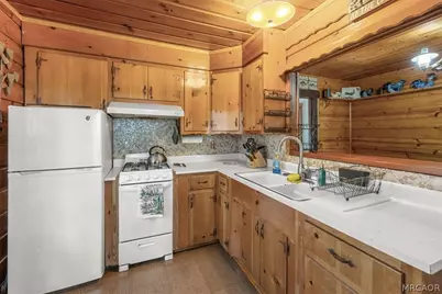 39253 Mohawk Drive, Fawnskin, CA 92333 - Photo 13