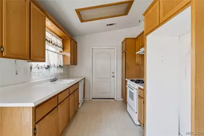 19065 Sheffield Street, Lake Arrowhead, CA 92345 - Photo 9