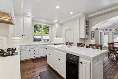 391 Cedar Ridge Drive, Lake Arrowhead, CA 92352 - Photo 5