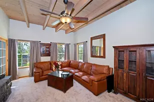 39495 Raccoon Dr, Fawnskin, CA 92333 - Photo 9