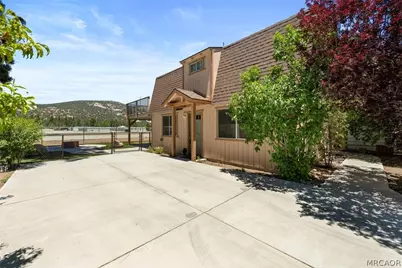 205 W Fairway Boulevard, Big Bear City, CA 92314 - Photo 15