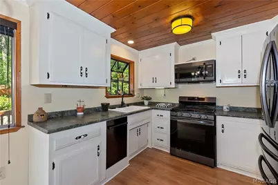 863 Oak Road, Lake Arrowhead, CA 92386 - Photo 7