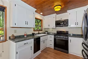 863 Oak Rd, Lake Arrowhead, CA 92386 - Photo 7