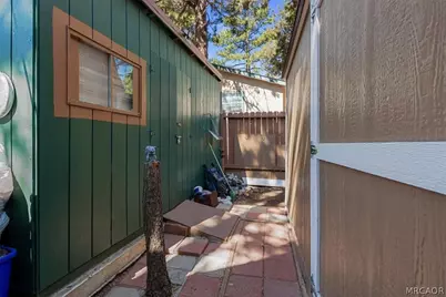 396 Holmes Lane, Sugarloaf, CA 92386 - Photo 7